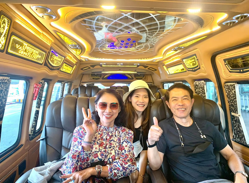 ผู้ใช้บริการเช่ารถตู้ภูเก็ตตัวจริง